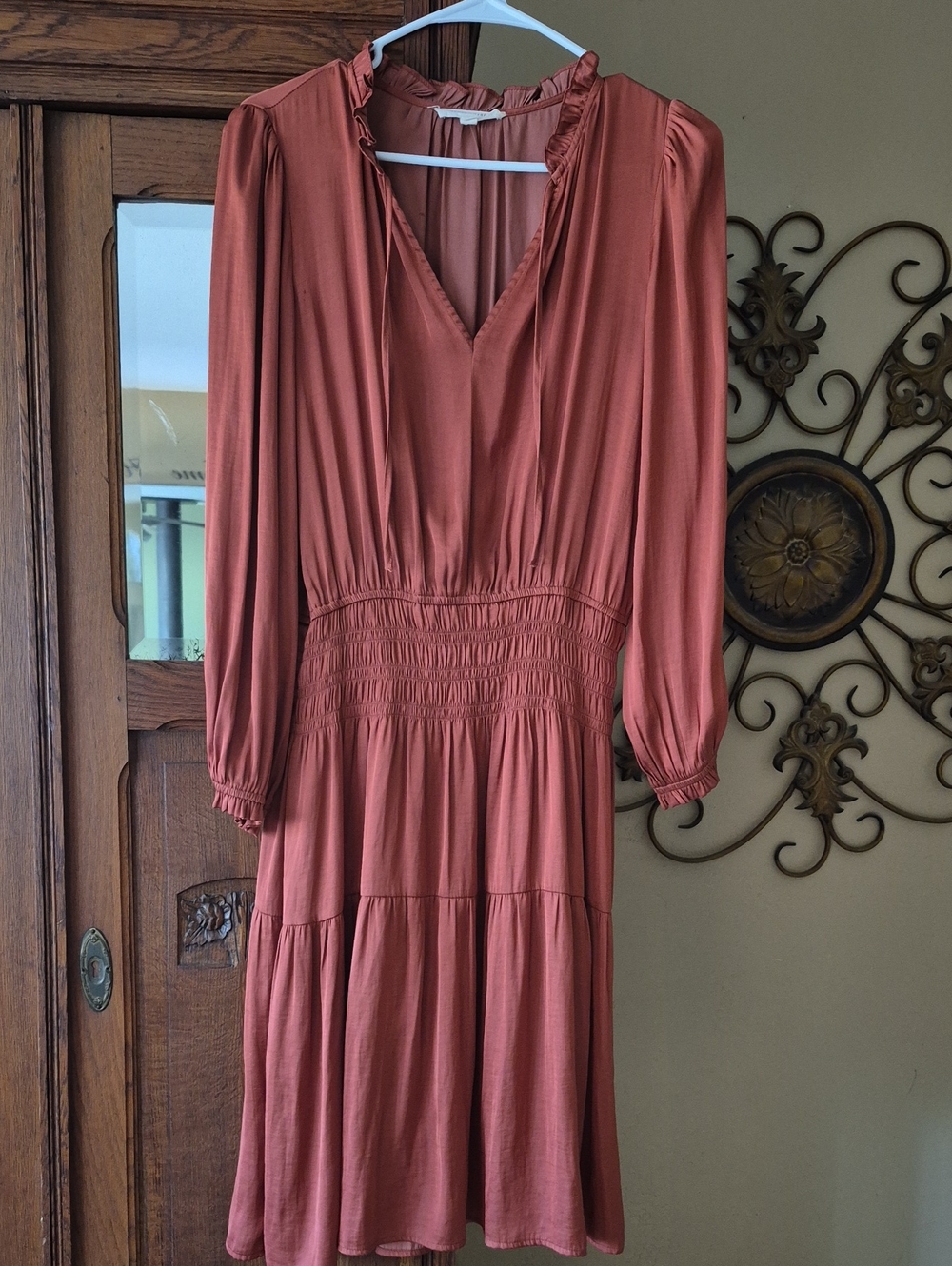 Womens Long-Sleeve Tiered V-Neck Dress in Rust